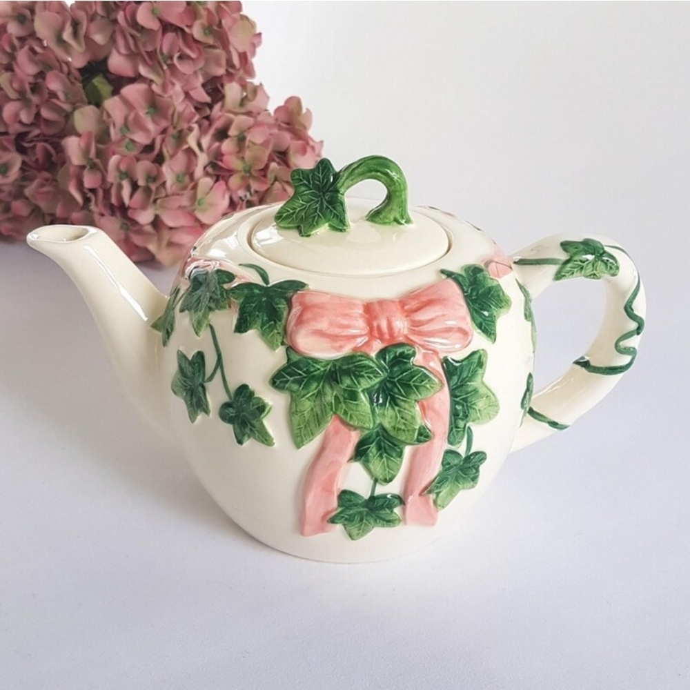Otagiri Majolica Teapot: Hand-Painted Ceramic - Raised Ivy Leaves Pink Ribbon